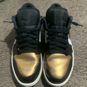 Air Jordan 1 Low Gold Toe